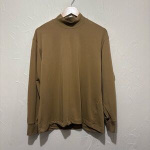 Uniqlo “HeatTech” camel brown mock-neck long sleeve top (XL)